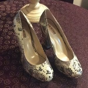 Faux snake skin platform pumps sz. 9 M